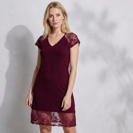 Cotton nighshirt burgundy 1.jpg