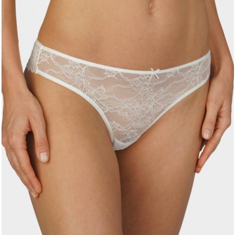 Fabulous lace string brief ivory